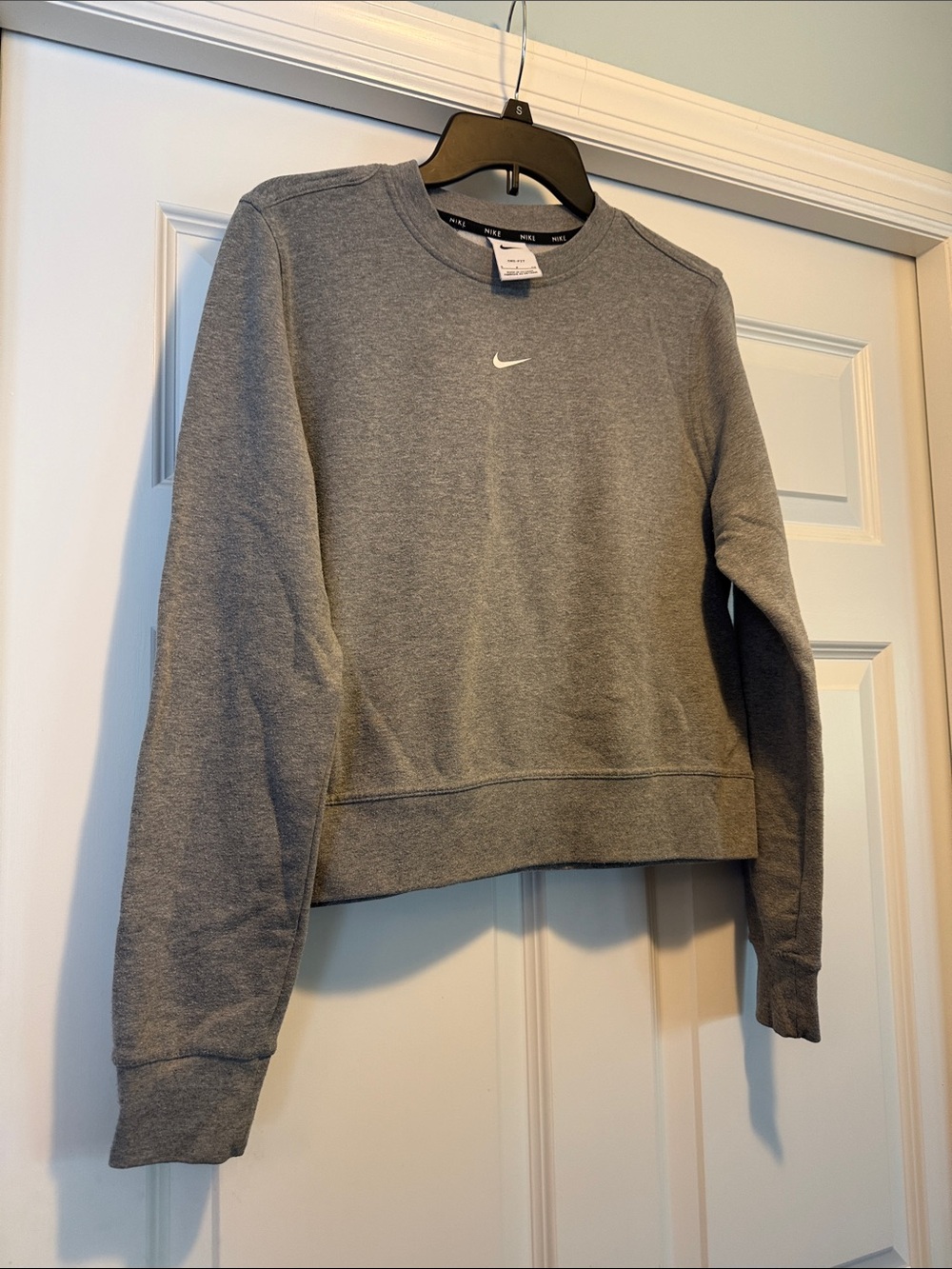 Nike Heather Gray Cropped Crew Sweatshirt Size Women’s S